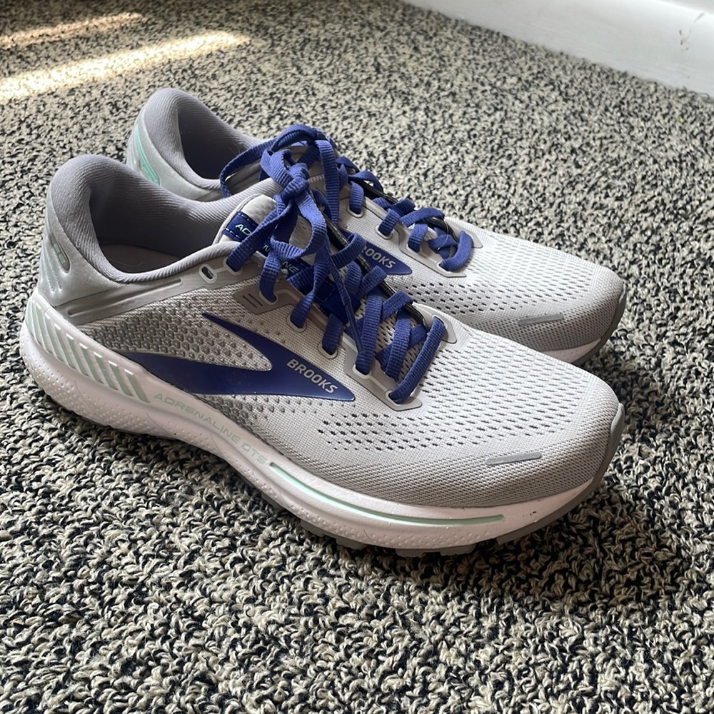 Brooks Women’s Adrenaline GTS 22 Grey Purple Road Running Shoes - Size 9.5